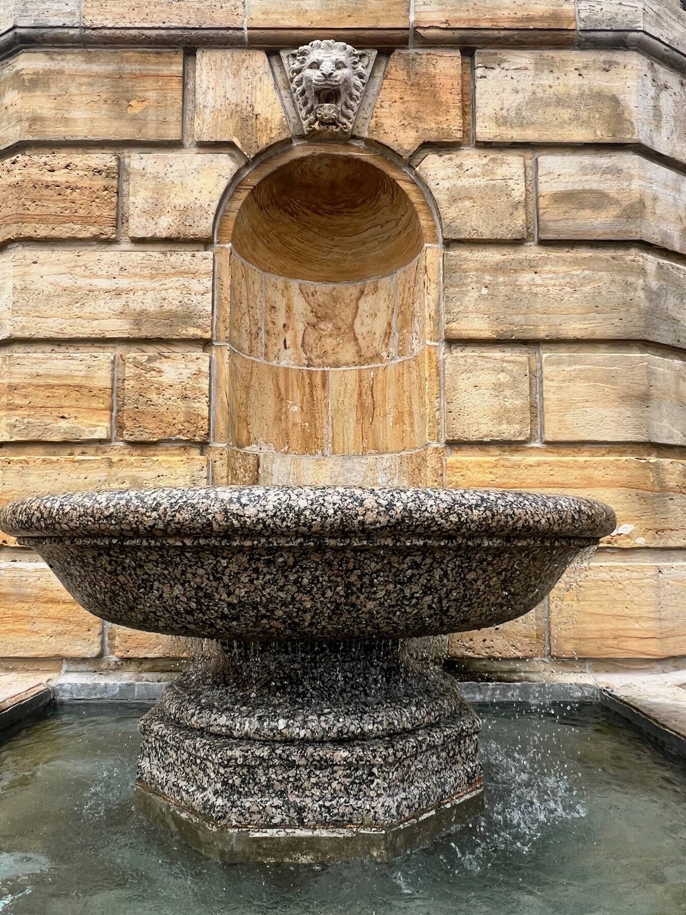 Dayton Art Institute fountain detail