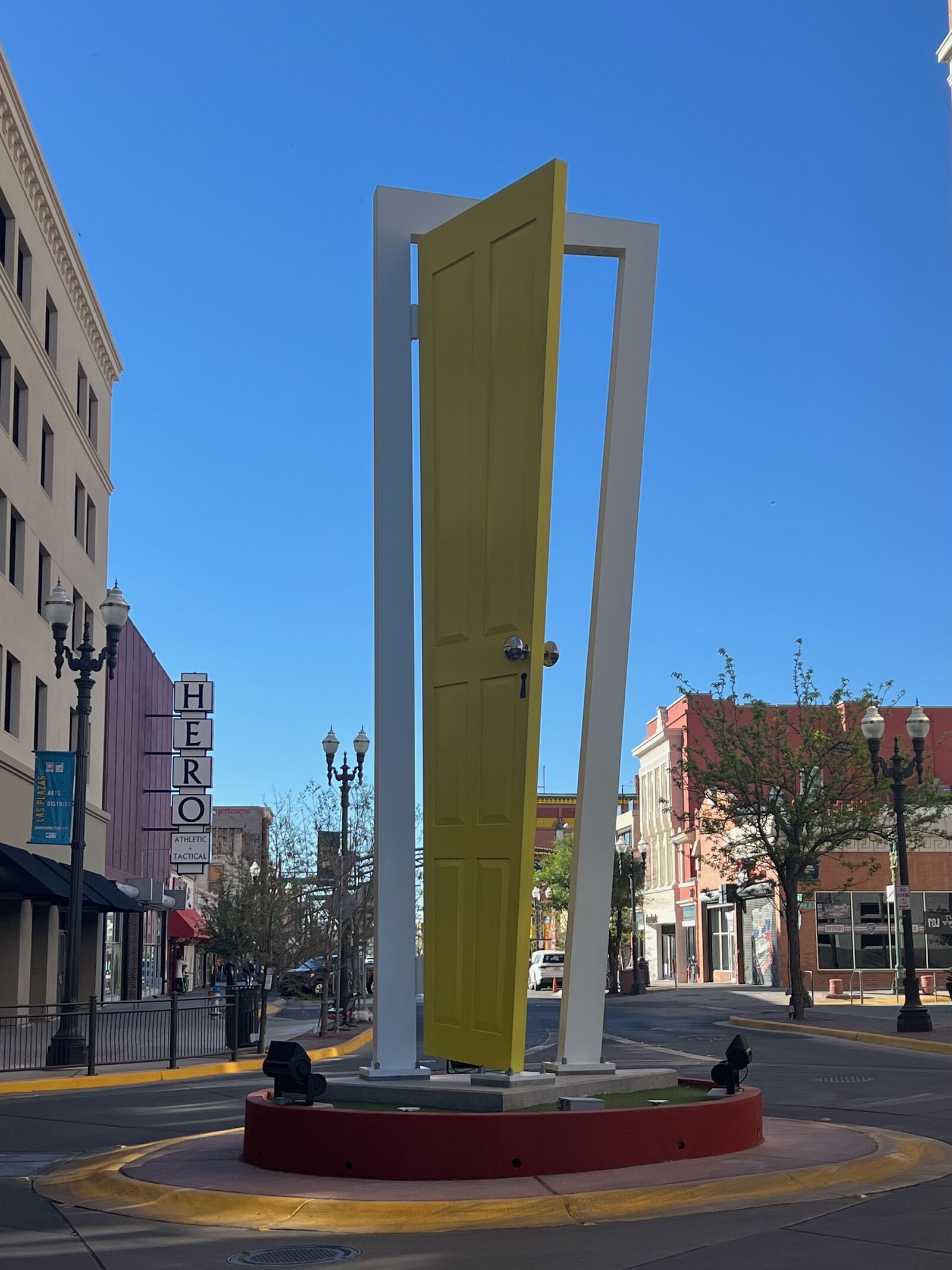 Bienvenido sculpture by Christopher Weed, downtown