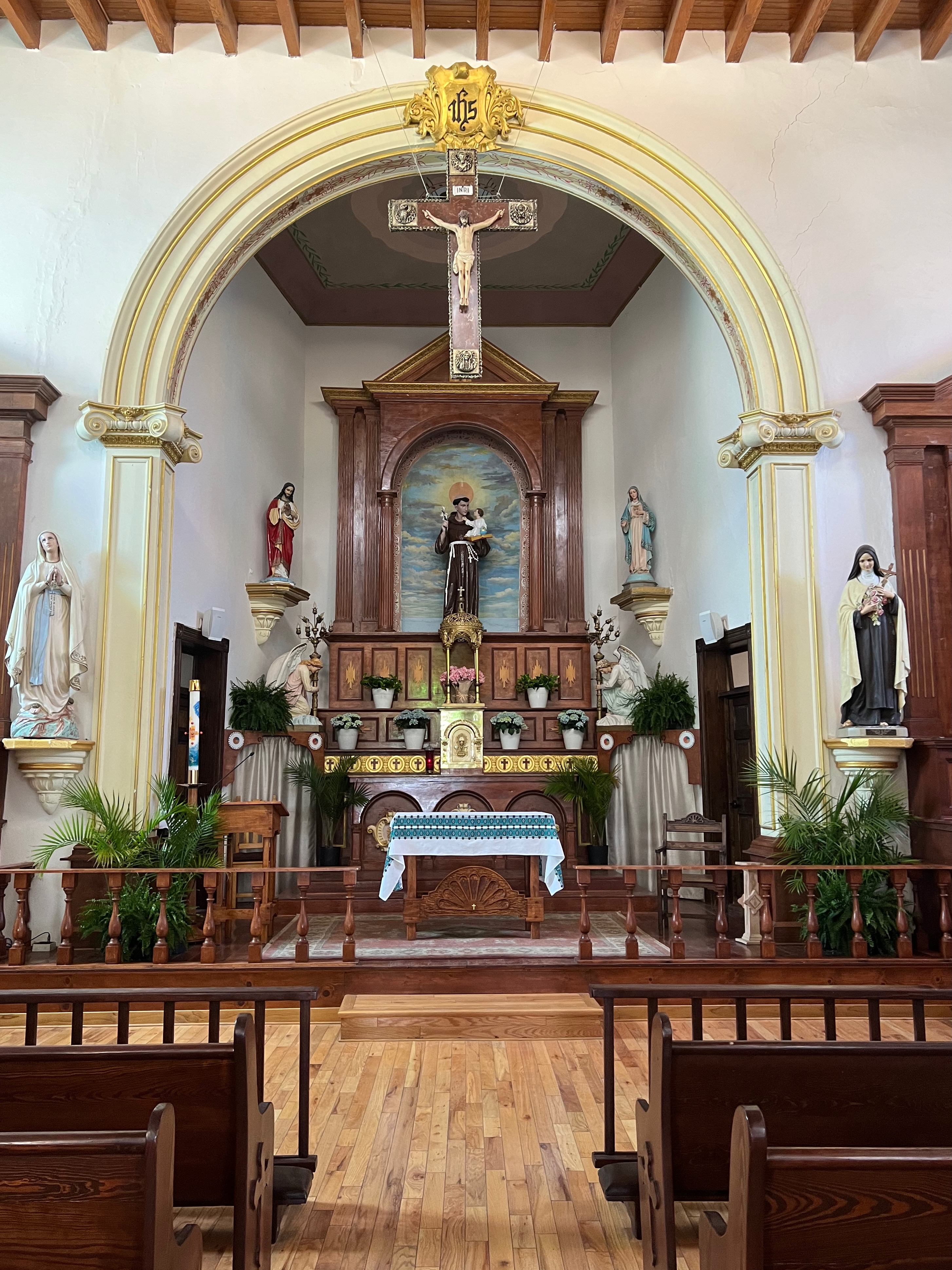Pews facing the altar, Ysleta Mission